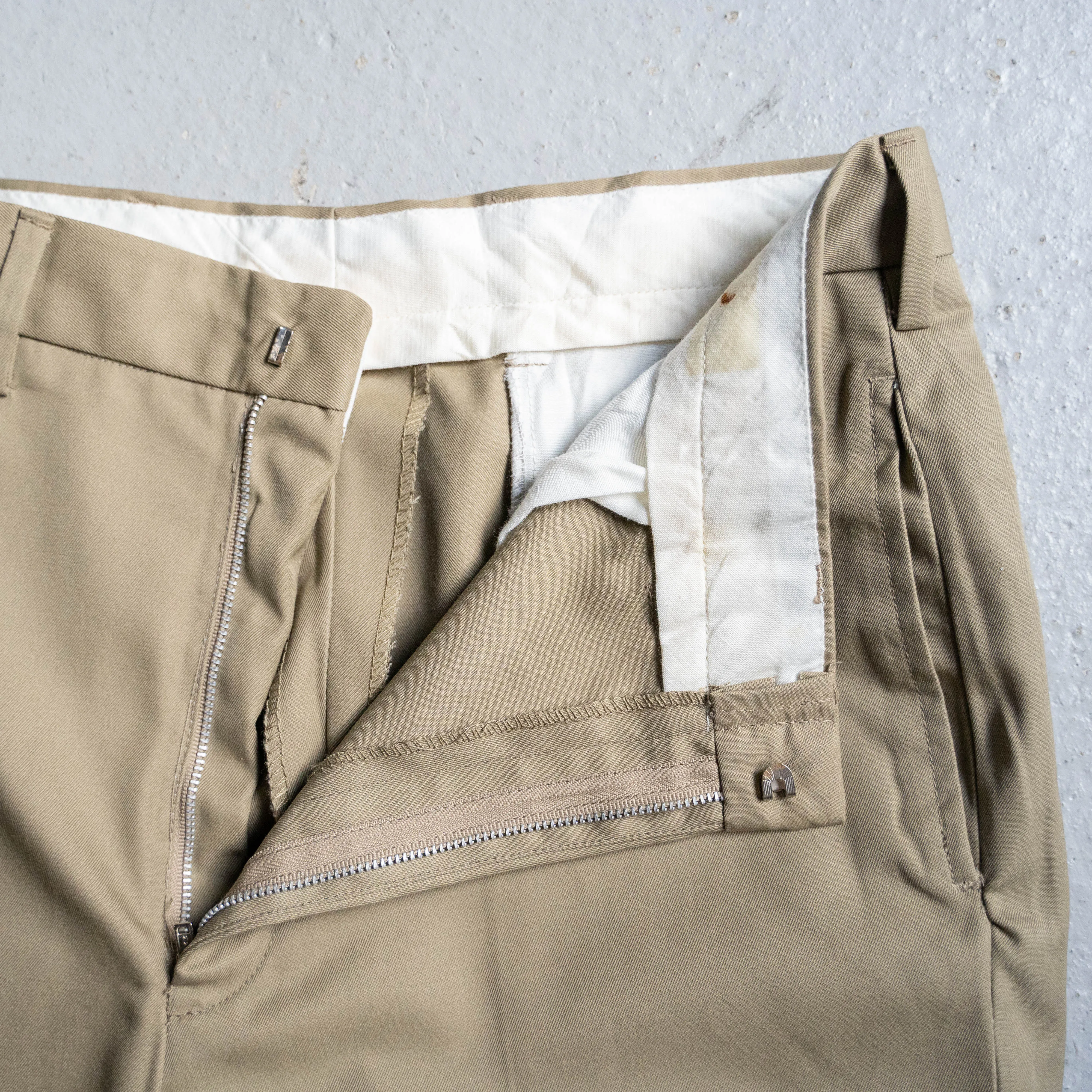 around 1990s Italian military beige color one tuck chino pants 'dead stock'