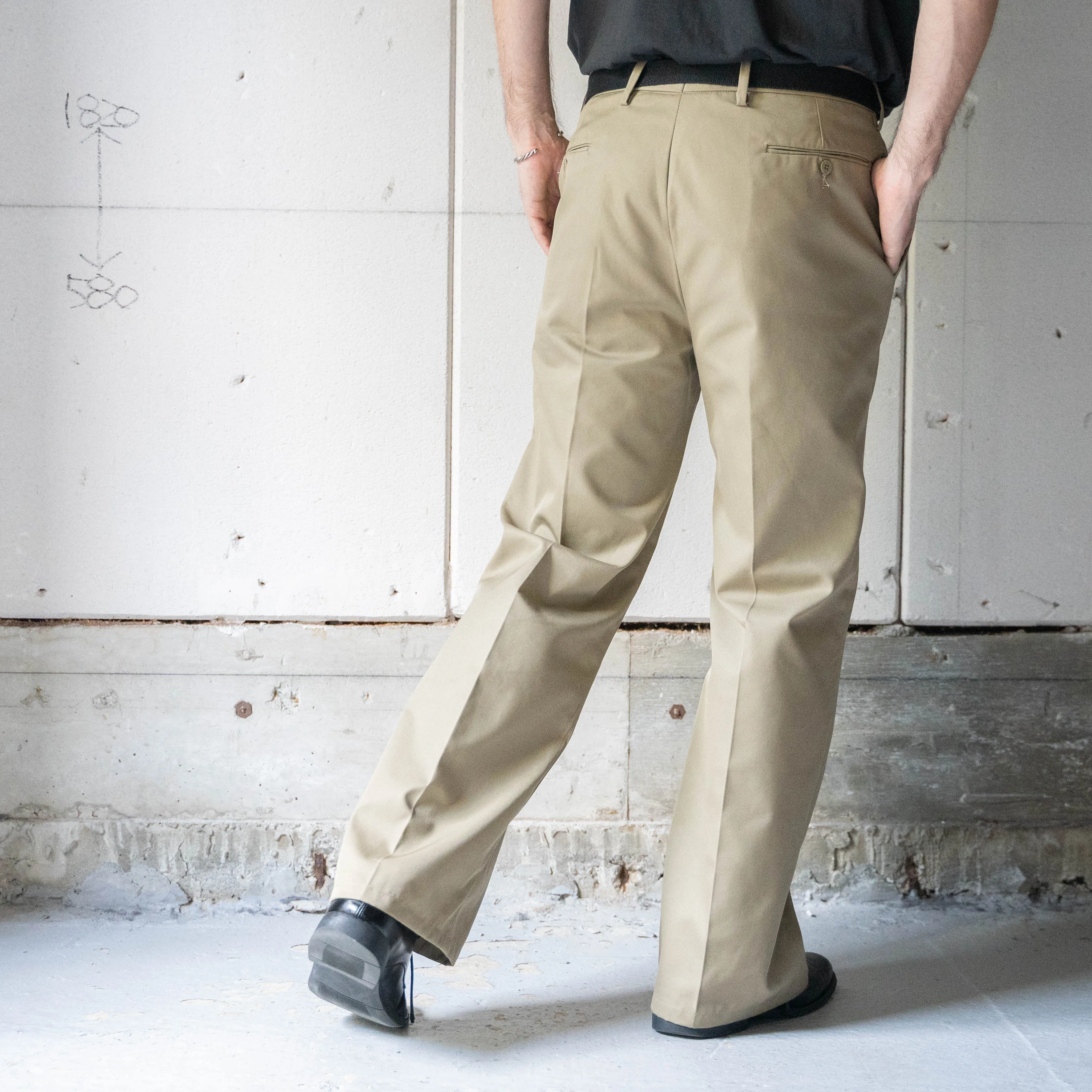 around 1990s Italian military beige color one tuck chino pants 'dead stock'