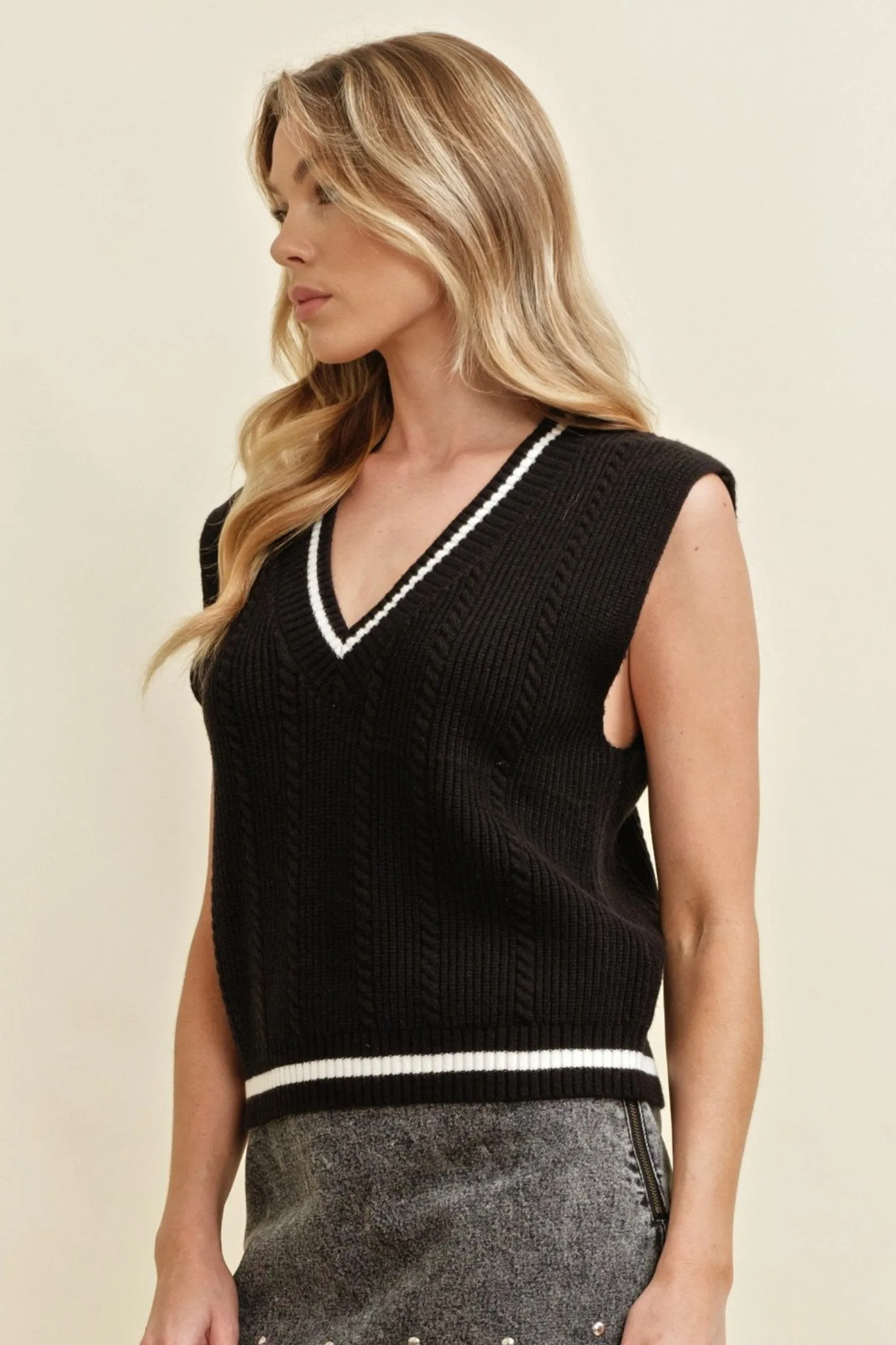 Cable Neck Sweater vest black