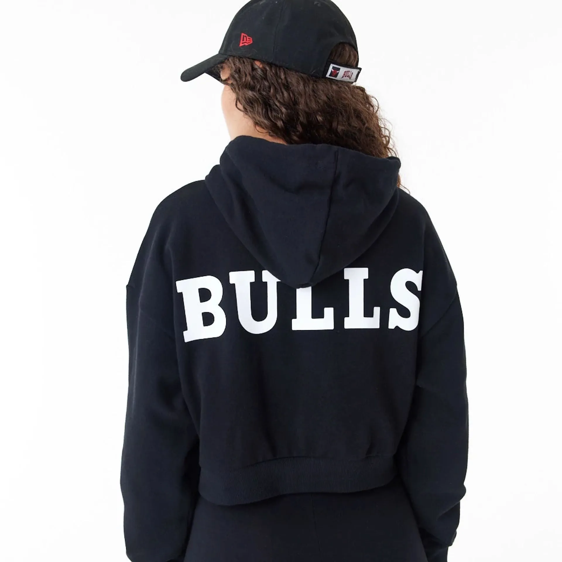 Chicago Bulls Womens NBA Team Logo Black Crop Pullover Hoodie