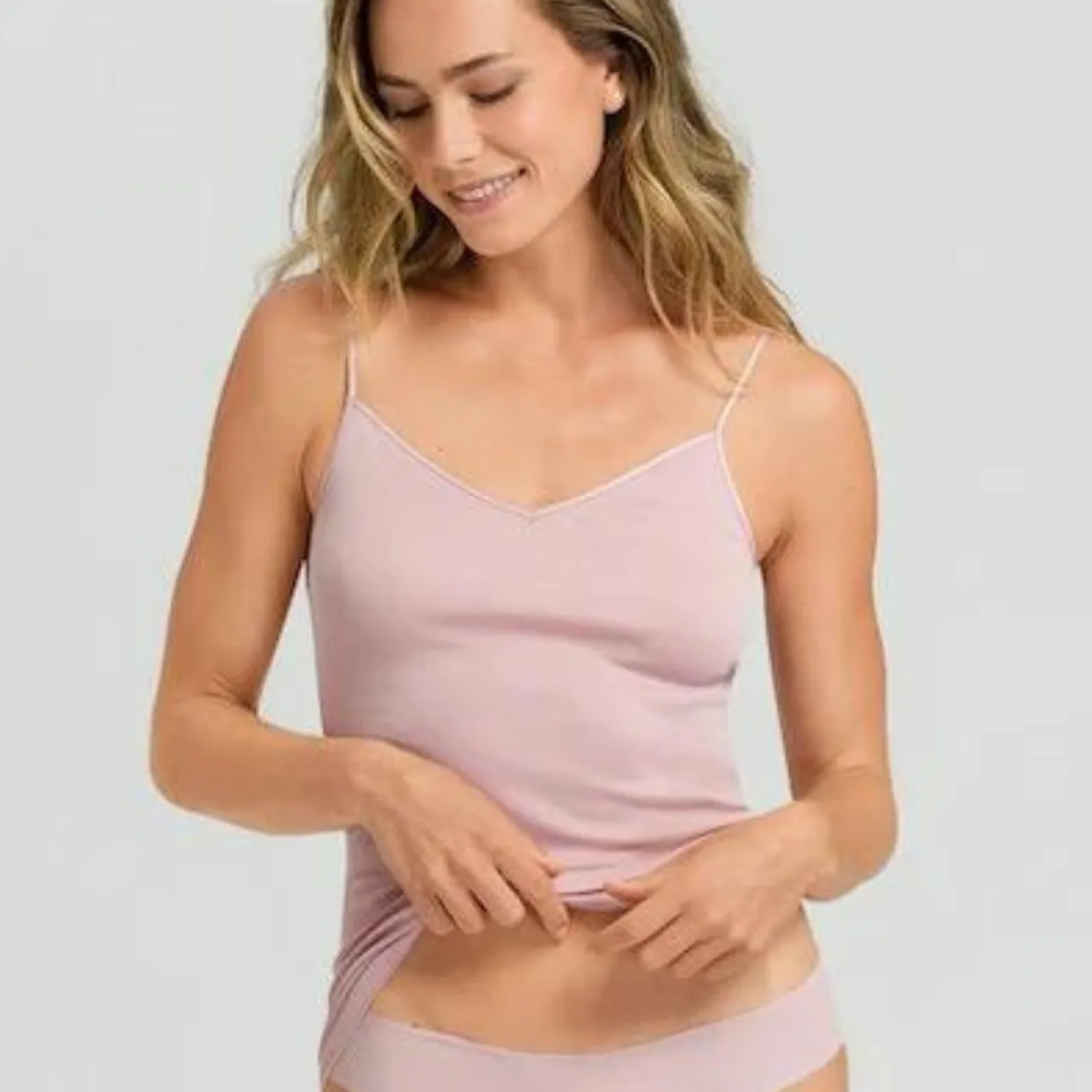 Cotton Seamless Spaghetti Camisole in Pale Pink