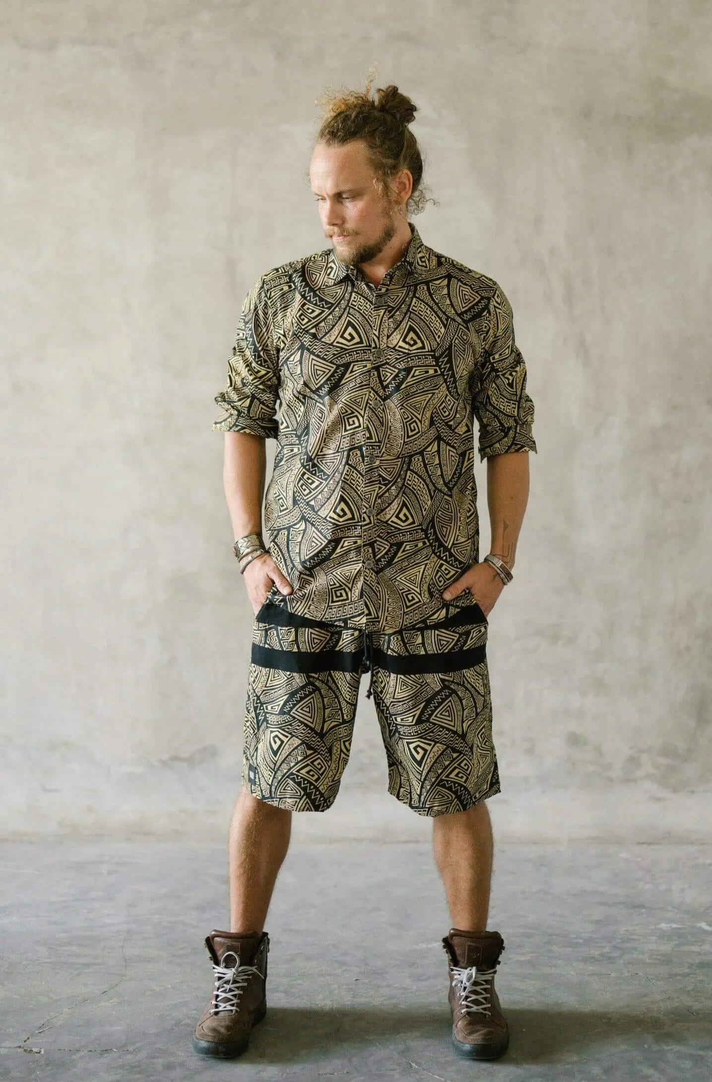 VALO SPIRIT PANTAI Black & Gold Tribal - Slim Fit Button Up Shirt